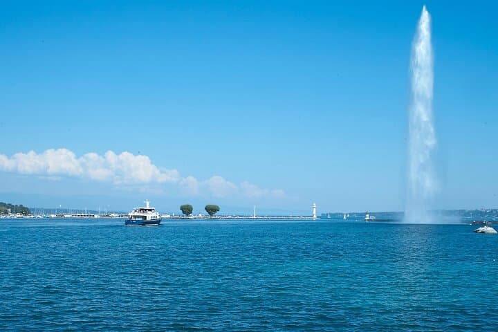 Audioguided Sightseeing Cruise on Lake Geneva: Jet d'Eau & UN Shoreline Tour photo 3