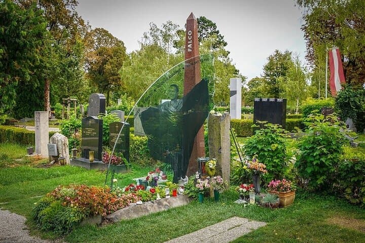 Mobile Puzzle Rally at Vienna Central Cemetery — Self-Guided Scavenger Hunt photo 3