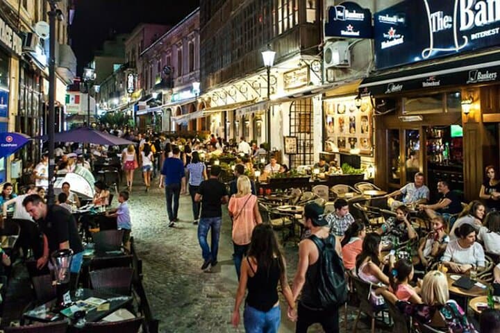 Bucharest Old Town Pub & Bar Crawl — Private Night Tour in Lipscani