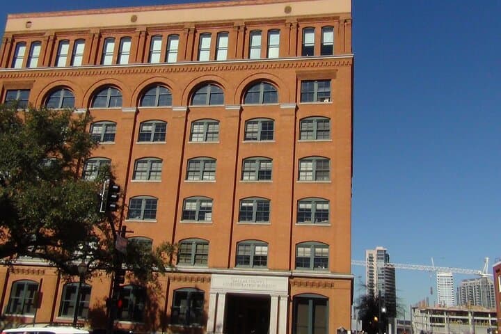 1-Hour JFK Assassination Walking Tour — Dealey Plaza Highlights photo 3