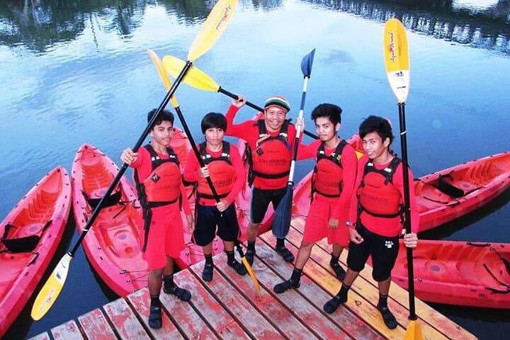 Firefly Kayaking in Bohol: Night Mangrove Paddle with Community Dinner