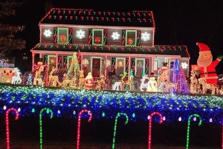 Richmond Tacky Lights Tour: Half-Day Holiday Lights Bus Experience photo 6