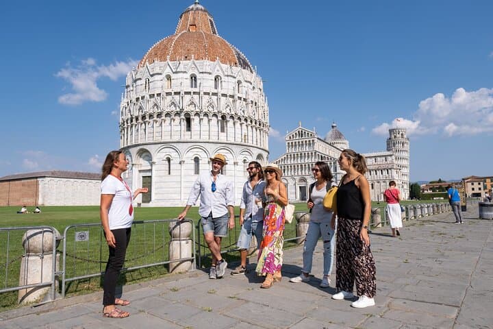 Pisa Sights and Bites Walking Tour: Leaning Tower, Markets & Arno River