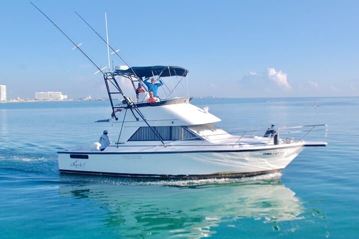 Private Half-Day Sport Fishing Charter in Cancun — Tuna, Dorado & Local Crew Tips photo 5