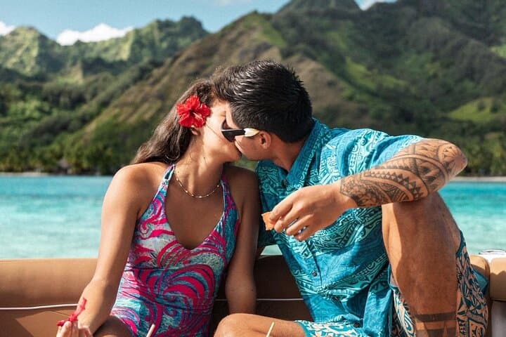 Private Lagoon Tour in Moorea — Snorkel with Rays, Sharks & Turtles photo 2