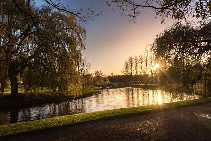 Punting the Backs: Guided Shared River Cam Tour in Cambridge photo 5
