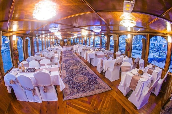 Dubai Creek Dhow Cruise Dinner — Night Buffet & Live Entertainment photo 4