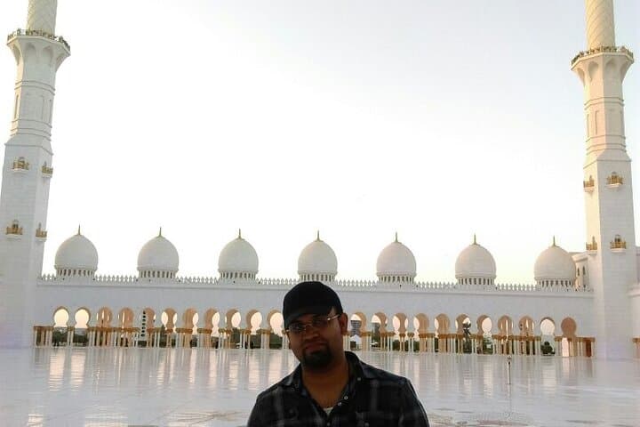 Private Abu Dhabi Day Tour — 8-Hour Custom City Experience photo 2