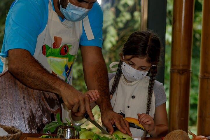 Manuel Antonio Botanical Garden Cooking Class and Medicinal Plants Tour