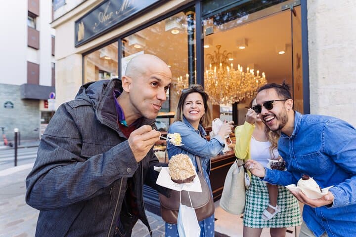 Paris Kickstart: 4-Hour Bike Tour & Louvre Picnic photo 5