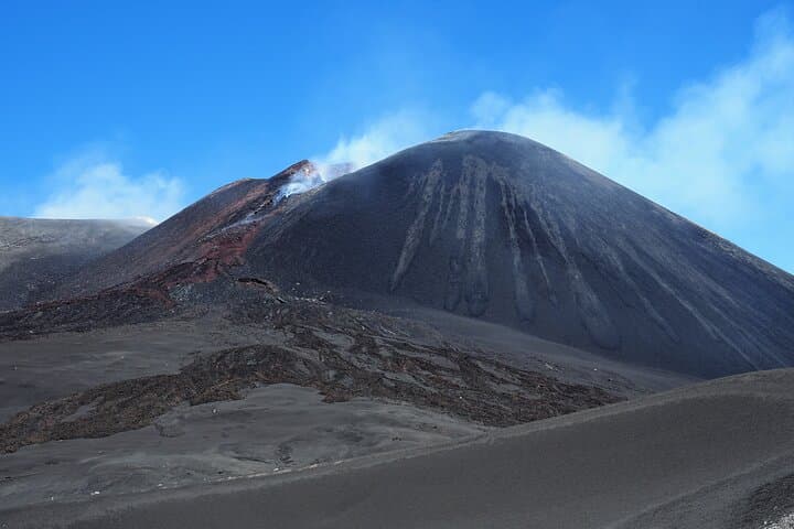 Summit Trek to 3000m on Mount Etna from Etna Sud: Guided Volcano Hike