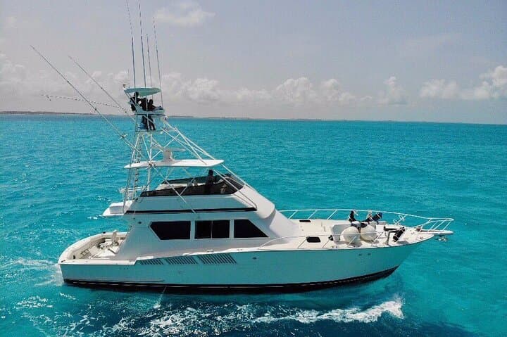 Giant 60ft Luxury Yacht Rental in Cancun — Party, Snorkel & Isla Mujeres photo 4
