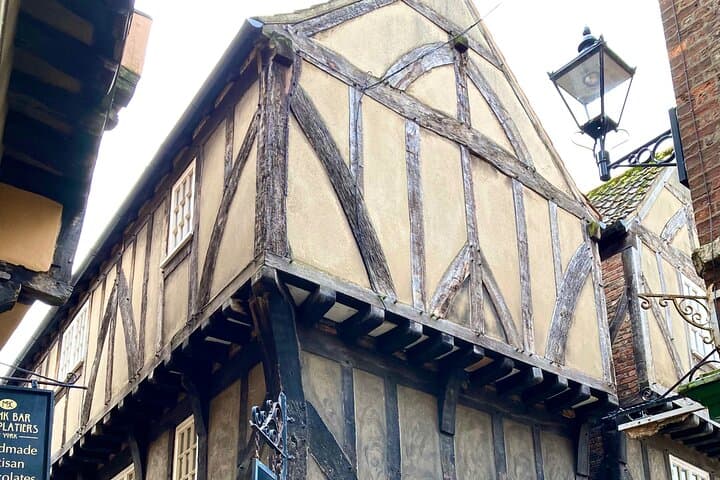 Explore Medieval York: Full City Walking Tour in Spanish photo 3