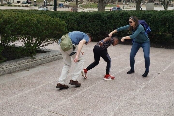 Zombie Scavengers Costa Mesa: App-Based Urban Survival Hunt photo 3