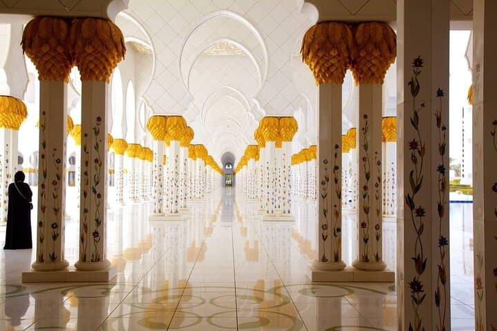 Private Full-Day Abu Dhabi Tour: Sheikh Zayed, Louvre & Yas Island photo 2
