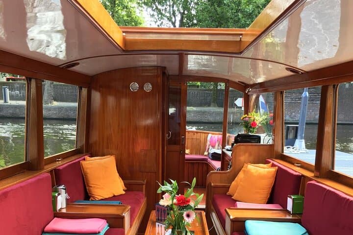 Electric Jonckvrouw Canal Cruise: Small-Group Amsterdam Experience photo 4