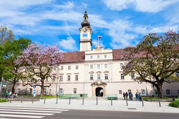 Linz Pöstlingberg and Old Town Walking Tour — Pöstlingbergbahn, Grottenbahn & City Highlights photo 5