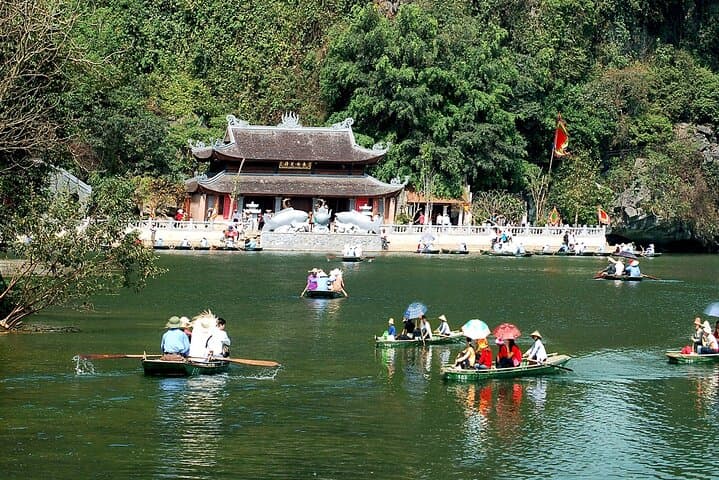Full-Day Bai Dinh, Trang An & Mua Cave Tour from Hanoi photo 4