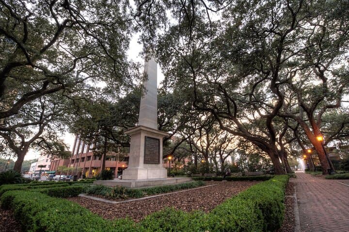 Battles & Brews Pub Crawl in Savannah — Civil War Walking Bar Tour photo 2