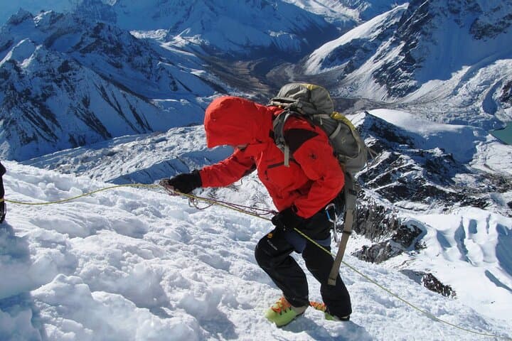 Lobuche East Climb & Everest Base Camp Trek: 17-Day Gokyo Valley and Chola Pass Adventure