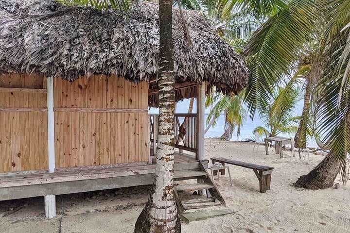 San Blas Isla Perro Shipwreck: 2-Day Private Cabin & Snorkel Escape photo 2