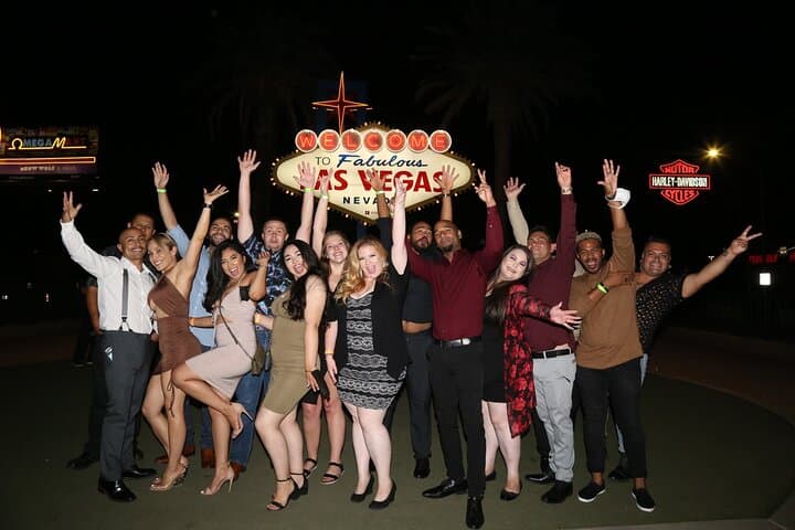 Vegas Open-Bar Party Bus Nightclub Crawl: Skip Lines & VIP Entry