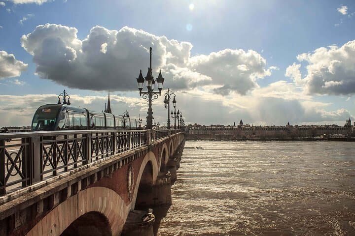 Self-Guided e-Scavenger Hunt in Bordeaux — Interactive City Game & Walking Tour photo 2