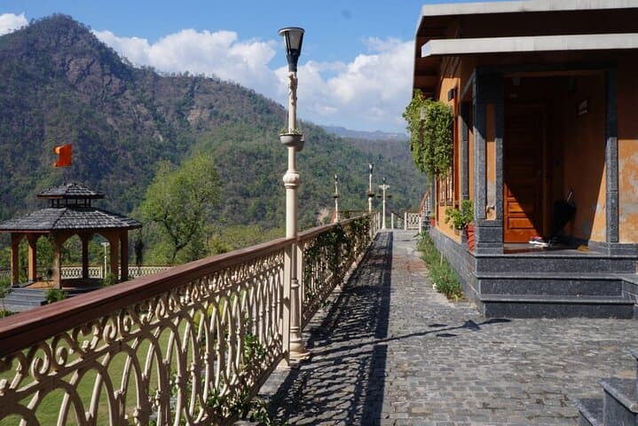 Rishikesh Yoga Retreat at Abhayaranya Ashram: 7-Day Ayurveda & Daily Practice photo 2