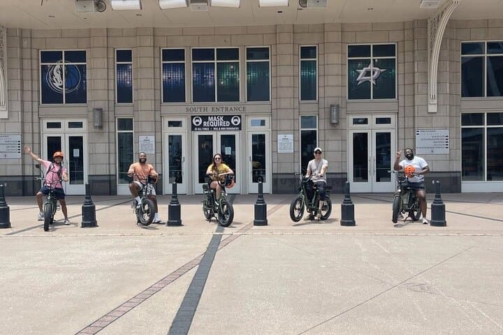 Downtown Dallas E-Bike History & Sightseeing Tour (2-Hour) photo 4