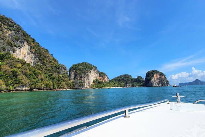 Phi Phi Island Hopping Speedboat Day Trip from Phuket