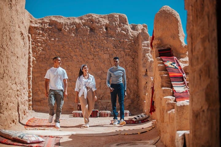 Explore AlUla Old Town: Guided Rawi Walk Through Stone Streets & Historic Homes photo 5