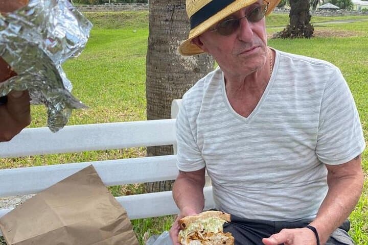 Bermuda Island Discovery & Iconic Fish Sandwich Tour photo 4