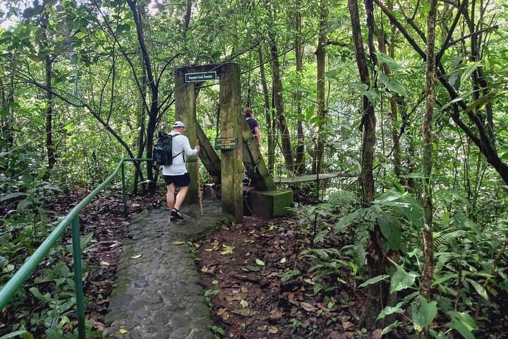 Exploring El Valle de Antón: Crater Trails, Waterfalls & Gehry’s New Museum photo 5