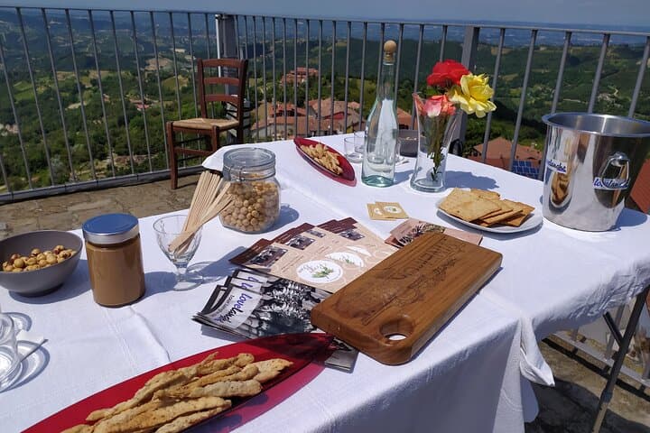 Panoramic Aperitif on Albaretto della Torre: 360° Views of Langhe & Monviso photo 4