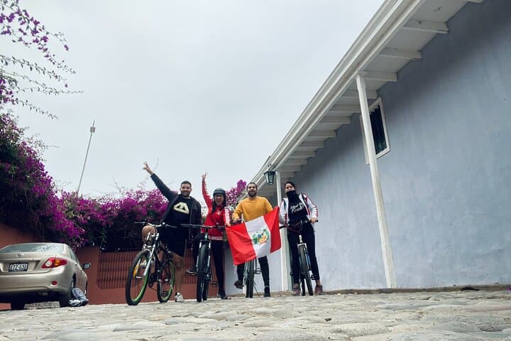 Miraflores and Barranco Private Bike Tour: Coastal Lima Cycling Experience