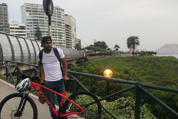 Miraflores and Barranco Private Bike Tour: Coastal Lima Cycling Experience photo 3