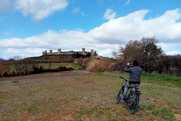 Explore Tuscany by E-Bike: Full-Day Rentals, Routes & Tips photo 5