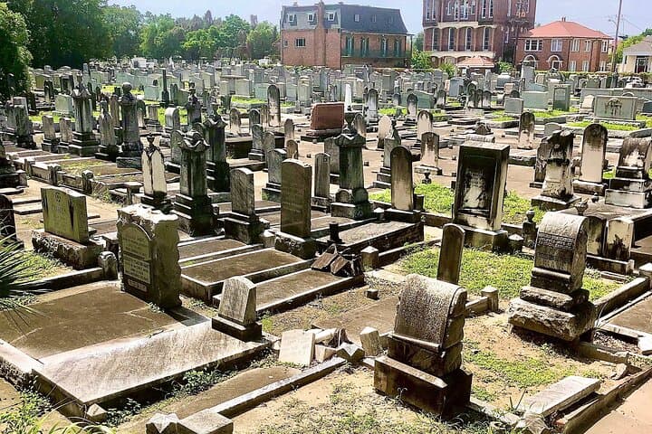 Explore New Orleans' Historic Cemeteries: 2-Hour Guided Walking Tour photo 3