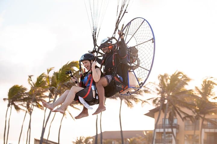 Paramotor Flight Over Praia do Futuro: Smooth Aerial Rides in Fortaleza