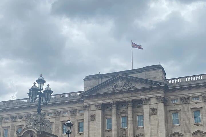 Half-Day London Walking Tour: Trafalgar, Guards & St James's Park photo 2