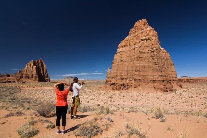 Off-Road Cathedral Valley Loop: Jeep Tour in Capitol Reef National Park