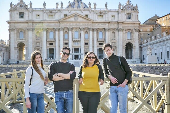 Vatican Treasure Hunt: Team-Building Scavenger Tour Through St. Peter’s Quarter photo 2