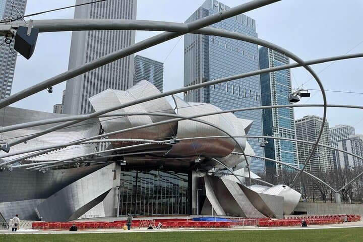 Self-Guided Loop & River North Walk: Chicago Theater District Audio Tour photo 3