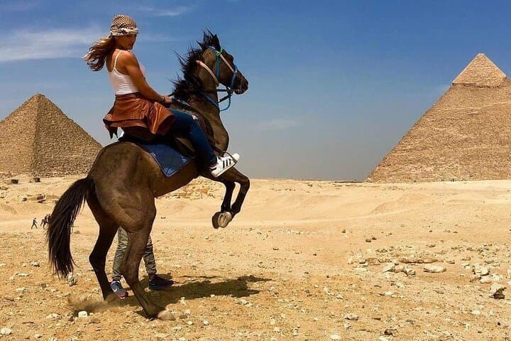 Private Giza Pyramids, Sphinx & Egyptian Museum Tour from Cairo