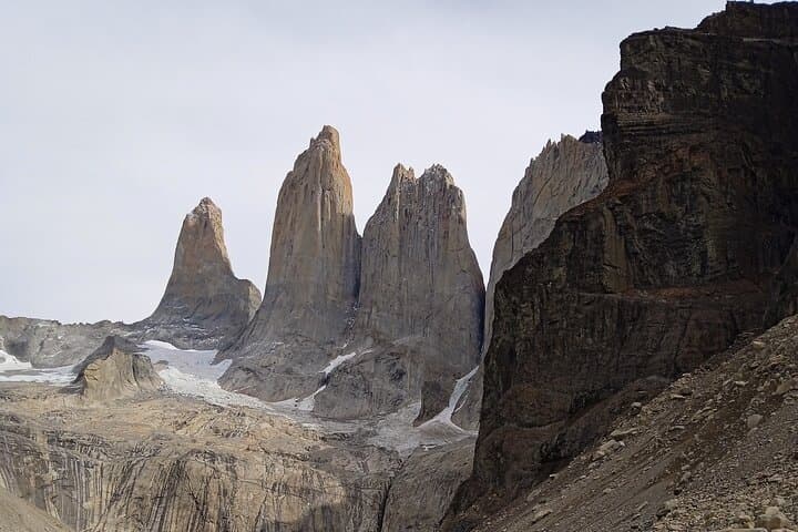 Hike to Base Las Torres: Full-Day Trek in Torres del Paine photo 3