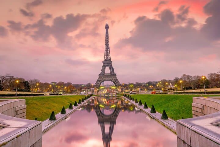 Paris Highlights: Self-Guided Scavenger Hunt & Walking Tour