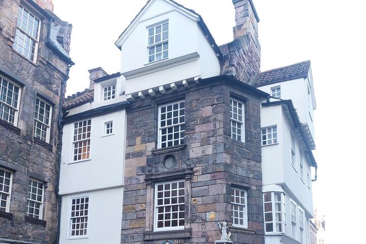 Edinburgh Interactive Treasure Hunt: Self-Guided Walking Game on the Royal Mile photo 2