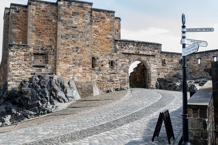 Edinburgh Castle Guided Walking Tour with Entry Ticket photo 6