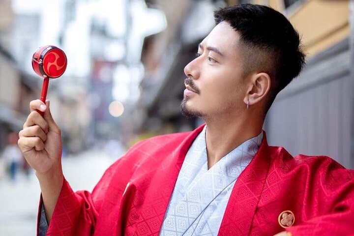 Men's Traditional Kimono Experience in Kyoto: Dress, Walk, Photograph photo 2