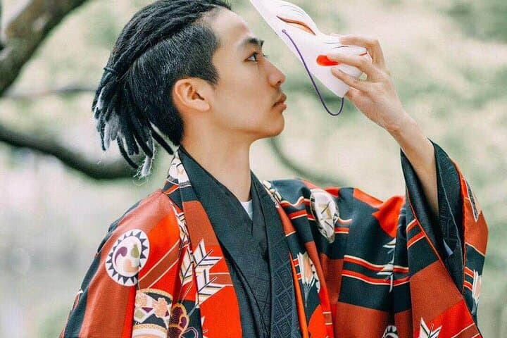Men's Traditional Kimono Experience in Kyoto: Dress, Walk, Photograph photo 3